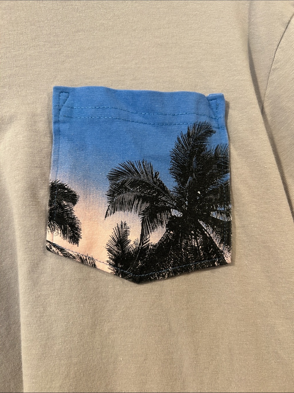 Free Planet Beige Short-Sleeve Tee with Blue Tropical Pocket Size M - Picture 2 of 10